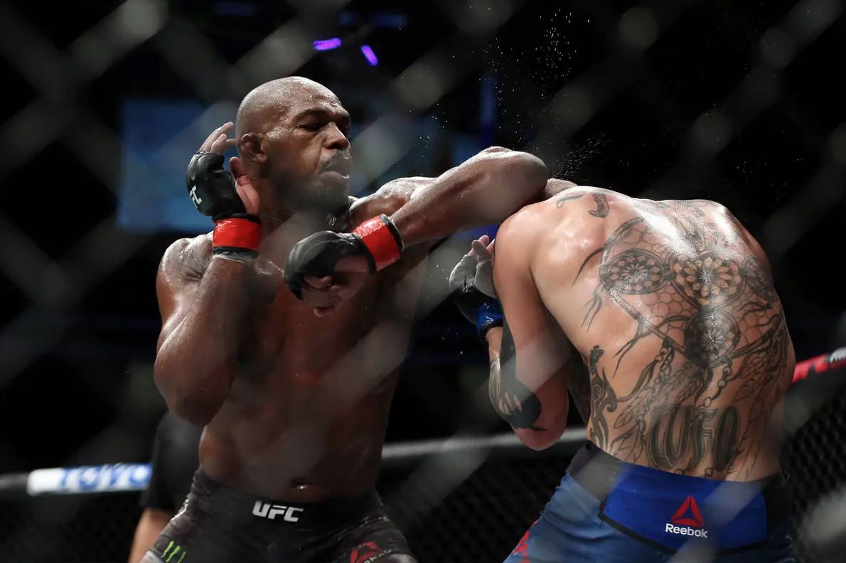 The Balance, Leverage, and Timing Turn Gravity into a Weapon in Combat Sports